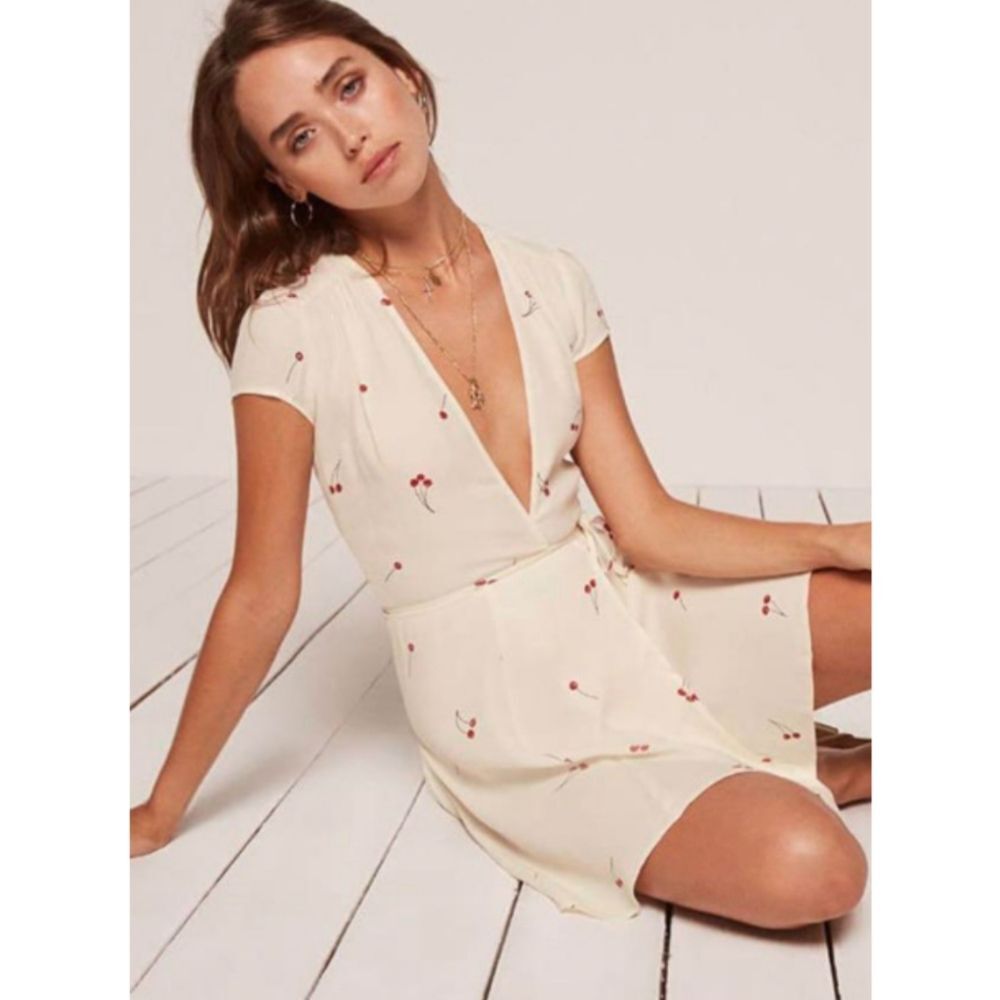 Reformation Raquel Tart Cherry Wrap Dress Size XS Ivory Cream Red - Picture 12 of 14